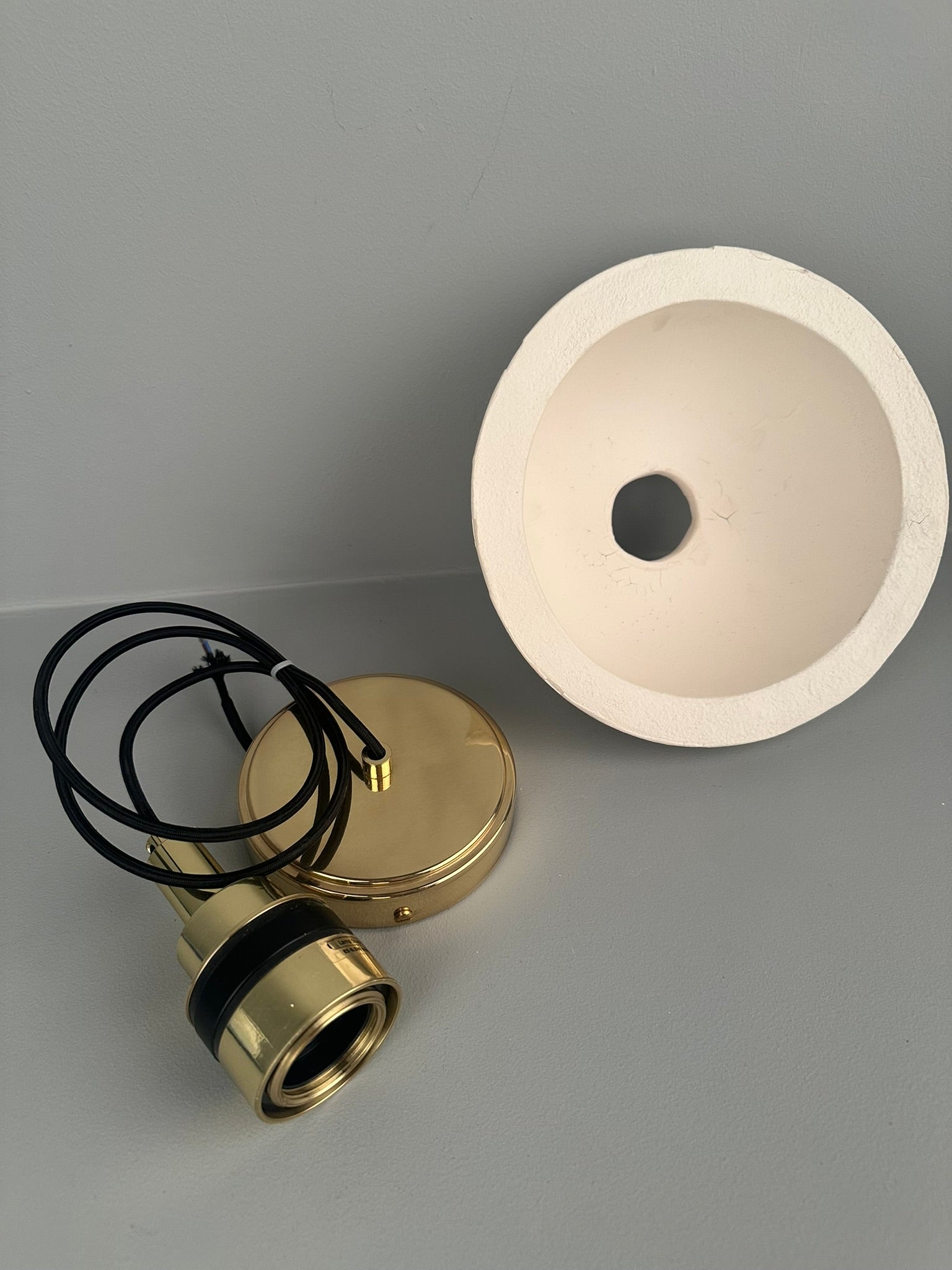 Kingii Ceramic Dome Bathroom Pendant Light, Matte White 20cm IP44 - Wear and Tear