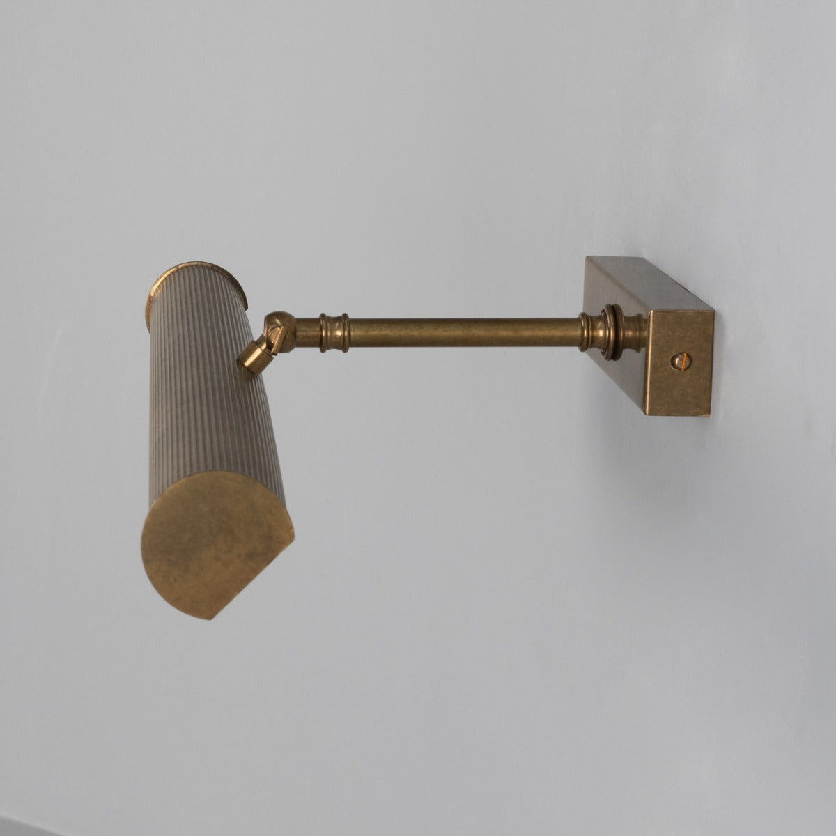 Cambridge Adjustable Reeded Brass Picture Light 50.5cm IP20 - View 2