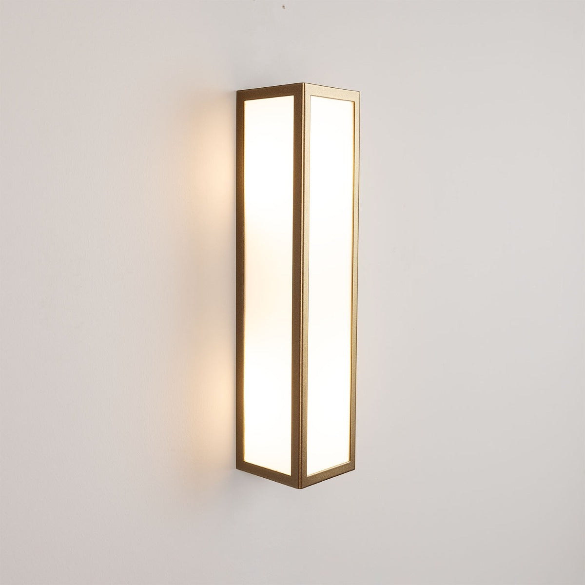 Bata Modern Bathroom Wall Light IP65 - View 1