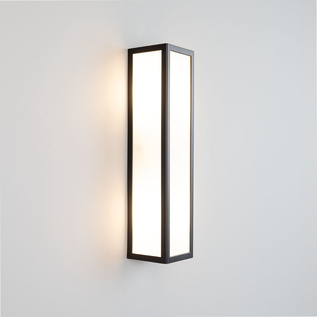 Bata Modern Bathroom Wall Light IP65 - View 9