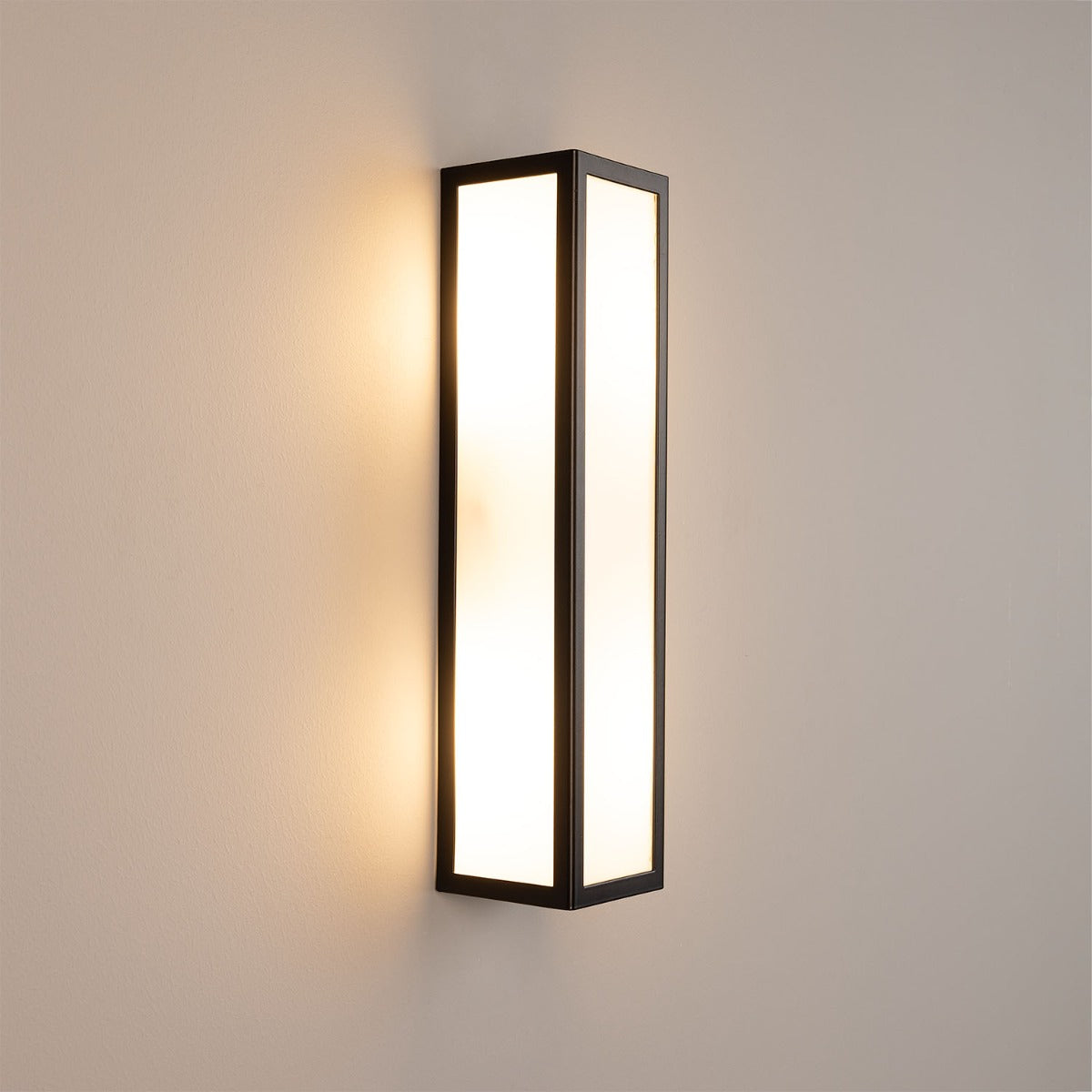 Bata Modern Bathroom Wall Light IP65 - View 11