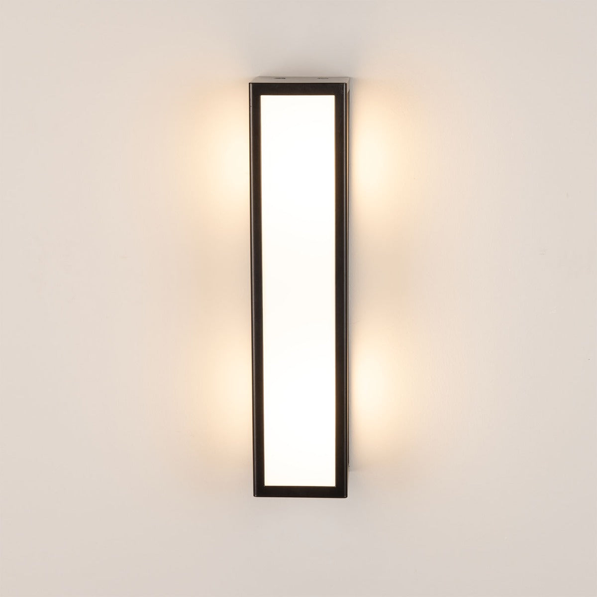Bata Modern Bathroom Wall Light IP65 - View 12