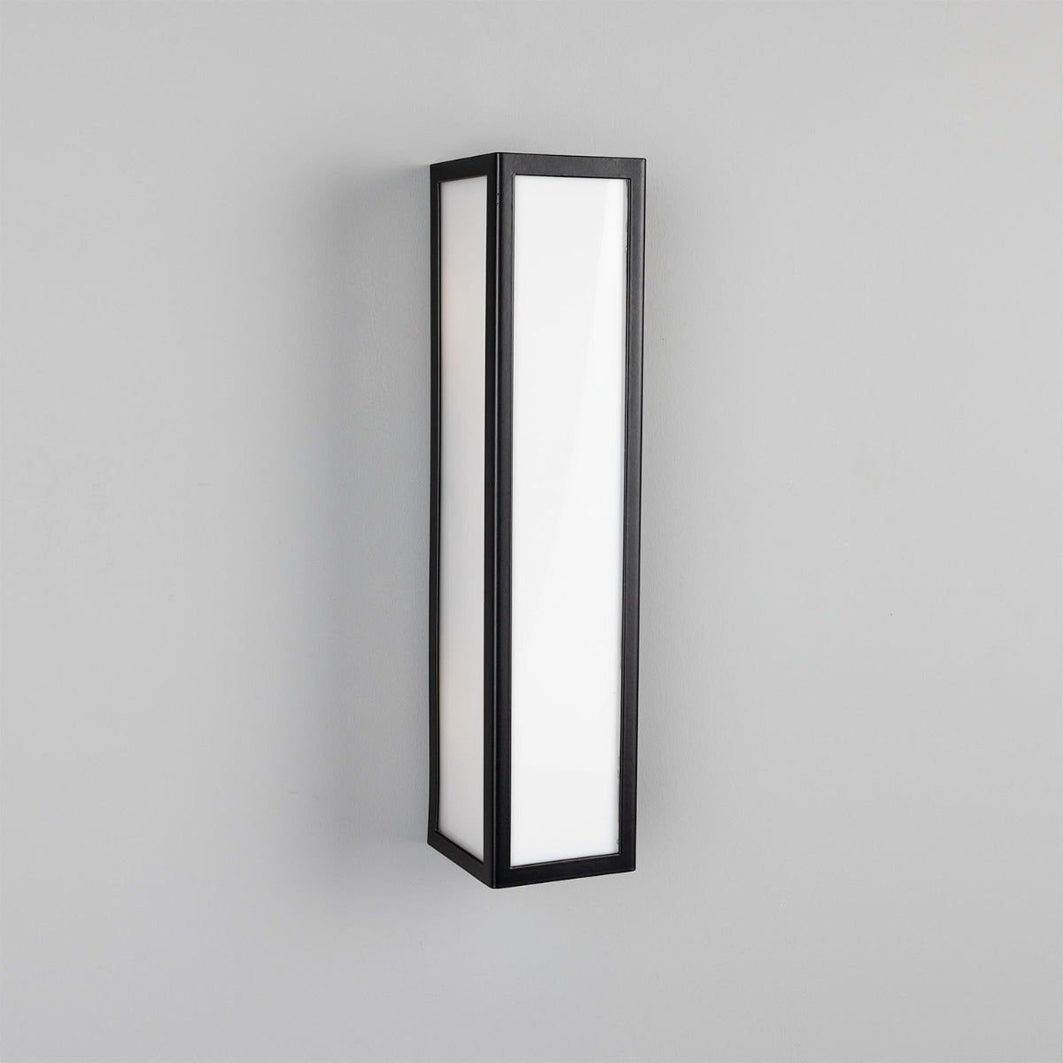 Bata Modern Bathroom Wall Light IP65 - View 13
