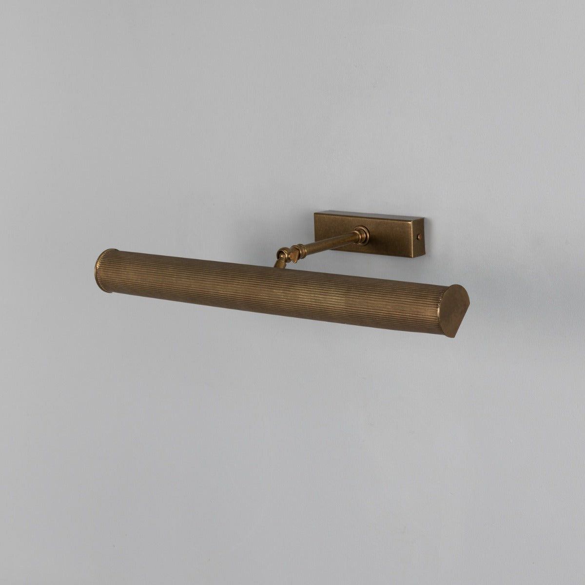 Cambridge Adjustable Reeded Brass Picture Light 50.5cm IP20 - View 4