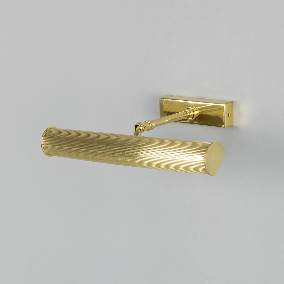 Cambridge Adjustable Reeded Brass Picture Light 35.5cm IP20 - View 9