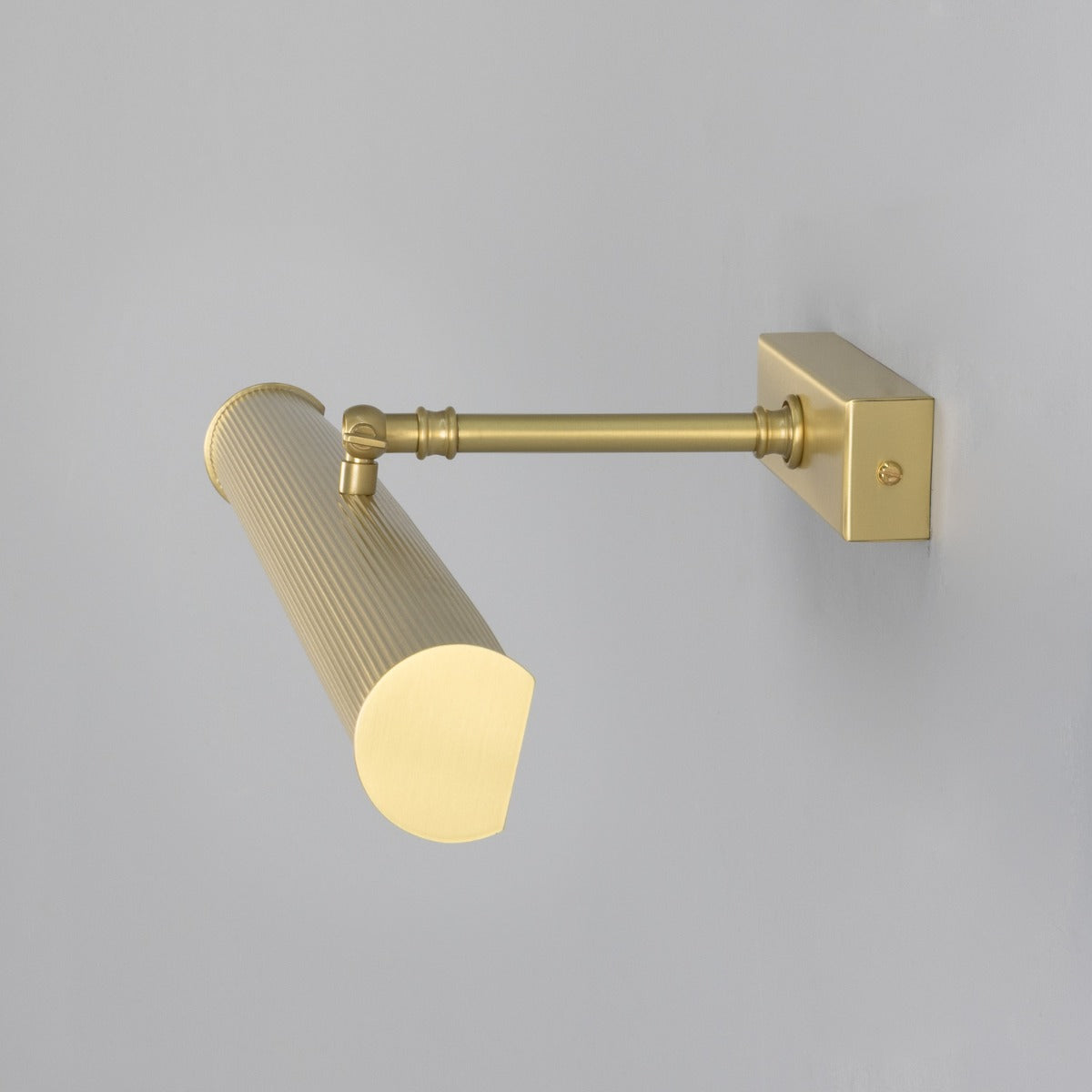 Cambridge Adjustable Reeded Brass Picture Light 50.5cm IP20 - View 13