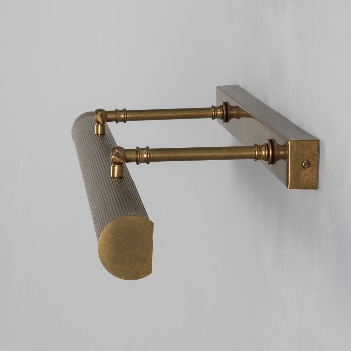 Cambridge Adjustable Reeded Brass Picture Light 60.5cm IP20 - View 3