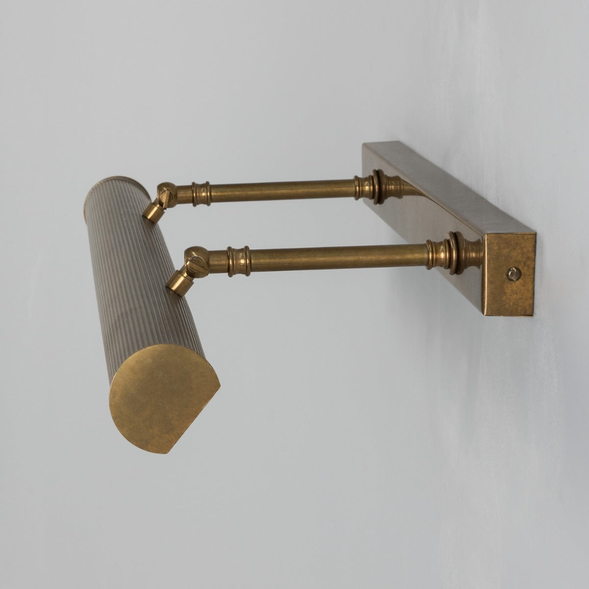 Cambridge Adjustable Reeded Brass Picture Light 60.5cm IP20 - View 4