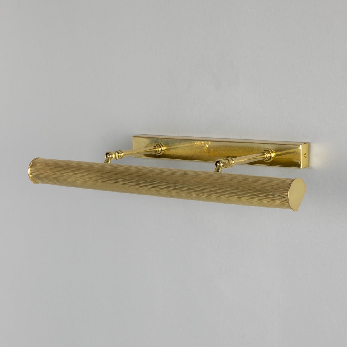 Cambridge Adjustable Reeded Brass Picture Light 60.5cm IP20 - View 12