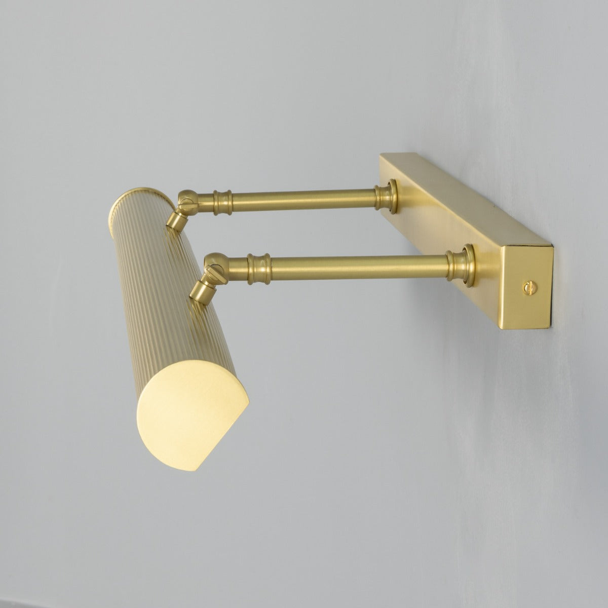 Cambridge Adjustable Reeded Brass Picture Light 60.5cm IP20 - View 14