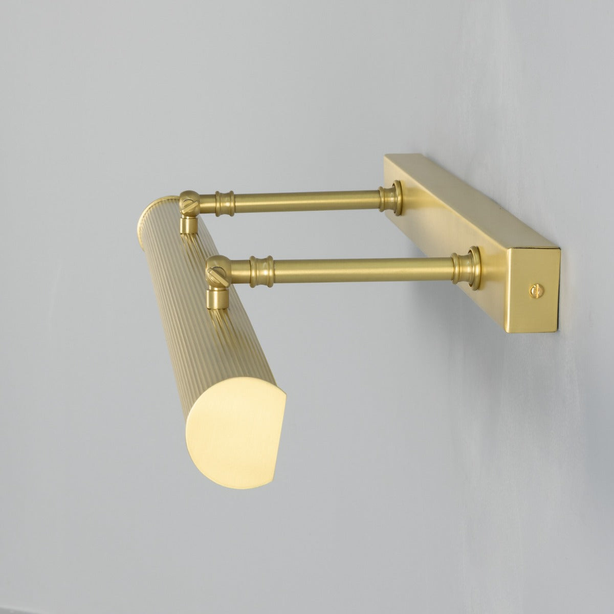 Cambridge Adjustable Reeded Brass Picture Light 60.5cm IP20 - View 15